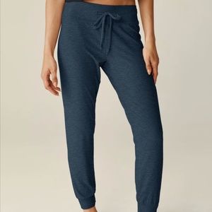 NEW Beyond Yoga light weight midi jogger